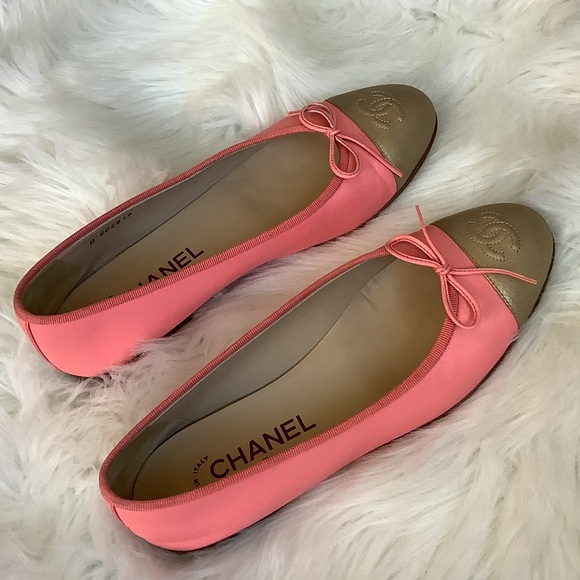 CHANEL Coral and Gold Ballet Flats - Picture 6 of 6